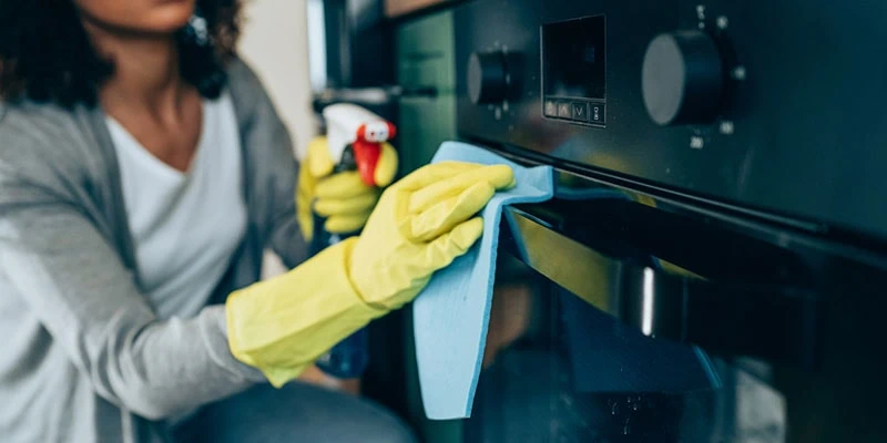 Differences Between DIY and Professional House Cleaning